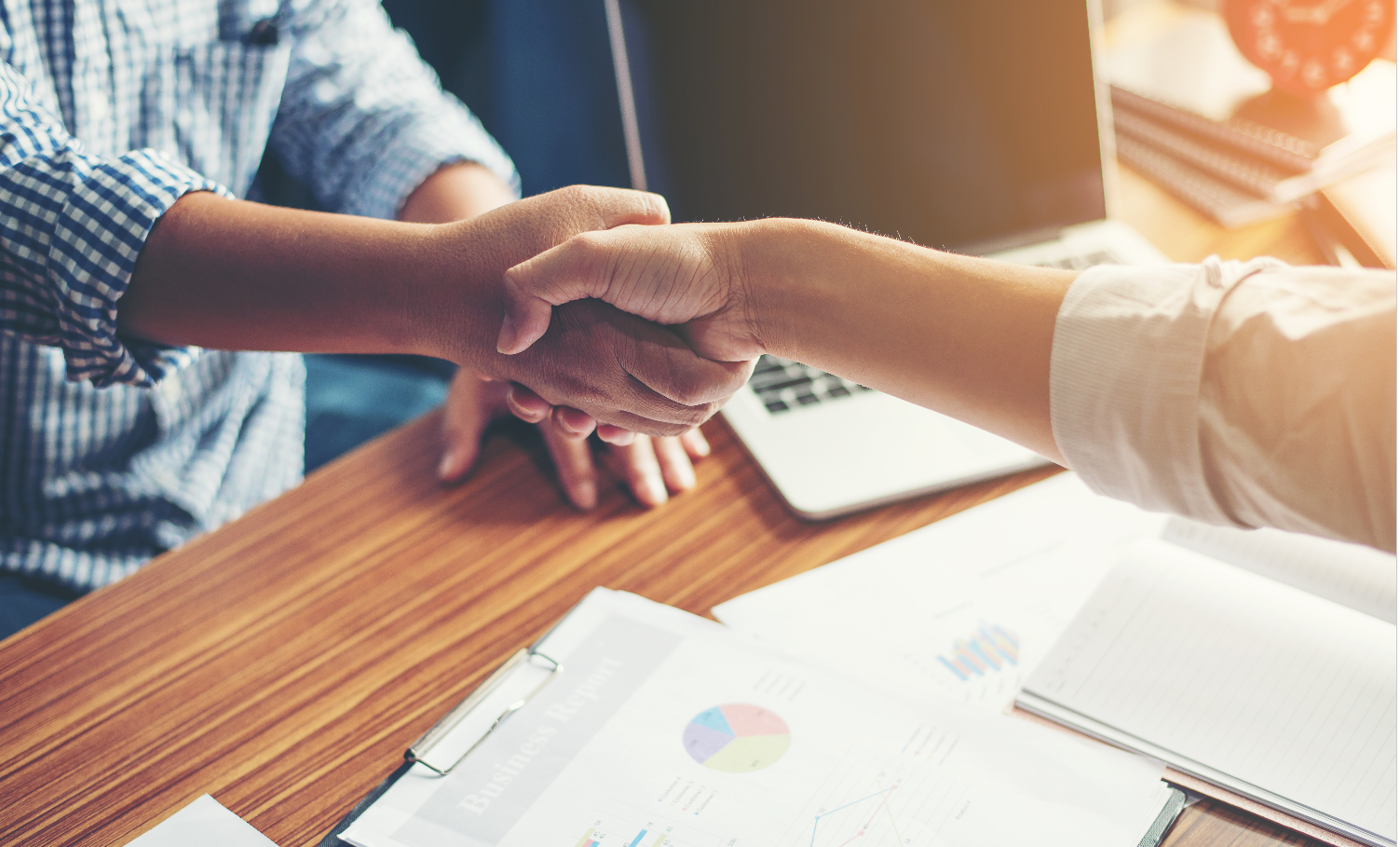 handshake in agreement