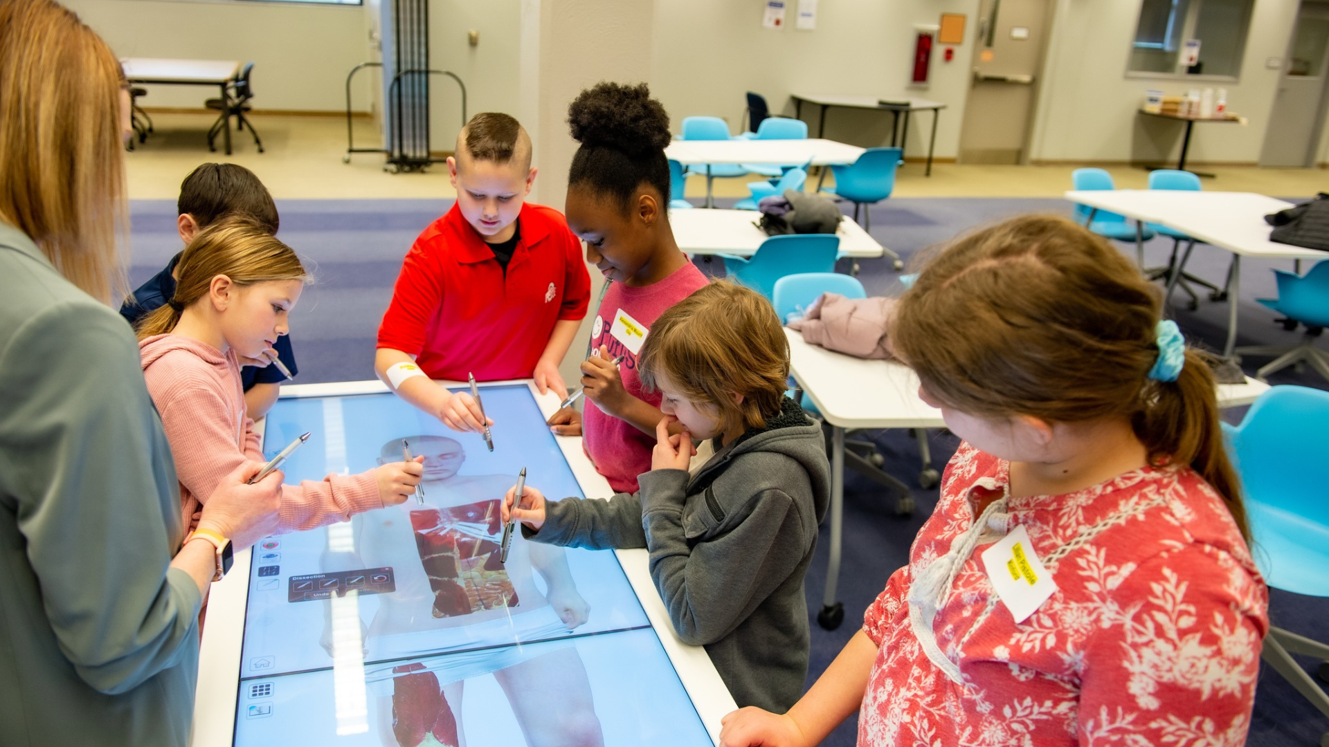 Scioto Foundation. Children exploring anatomy activity.